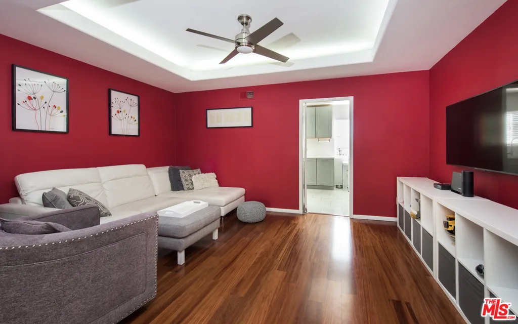 5241 Vantage Avenue 104, Valley Village, California 91607 home-pic-1