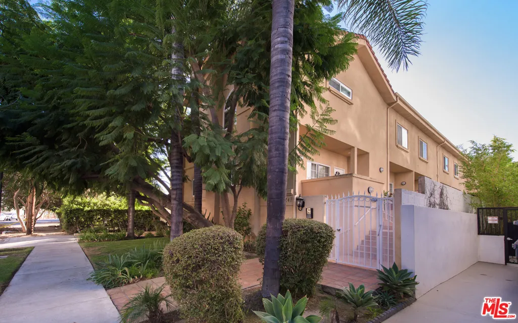 5241 Vantage Avenue 104, Valley Village, California 91607 home-pic-15