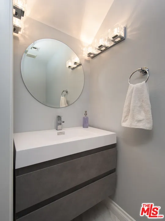 5241 Vantage Avenue 104, Valley Village, California 91607 home-pic-6