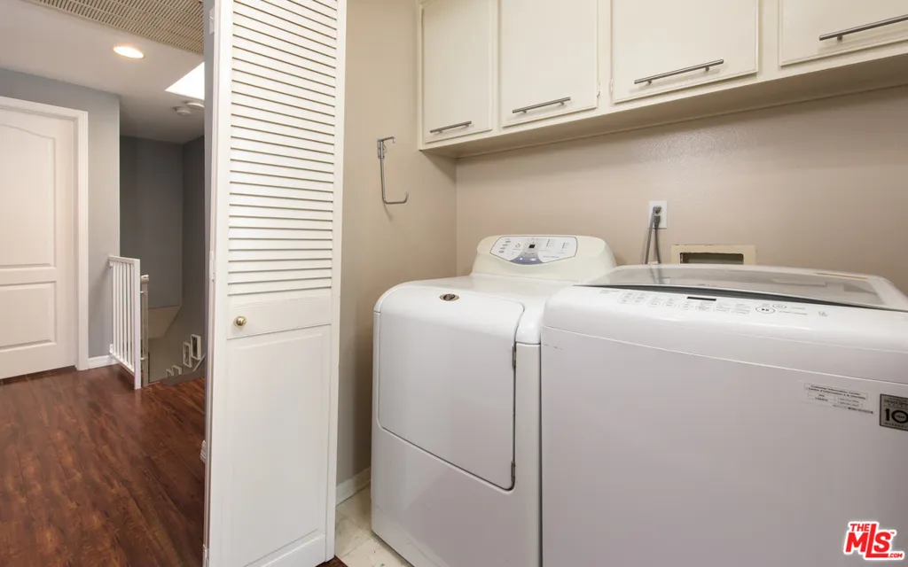 5241 Vantage Avenue 104, Valley Village, California 91607 home-pic-12