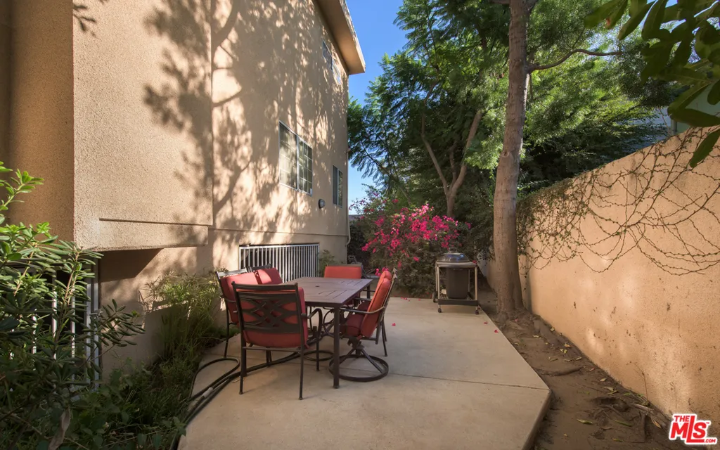 5241 Vantage Avenue 104, Valley Village, California 91607 home-pic-14