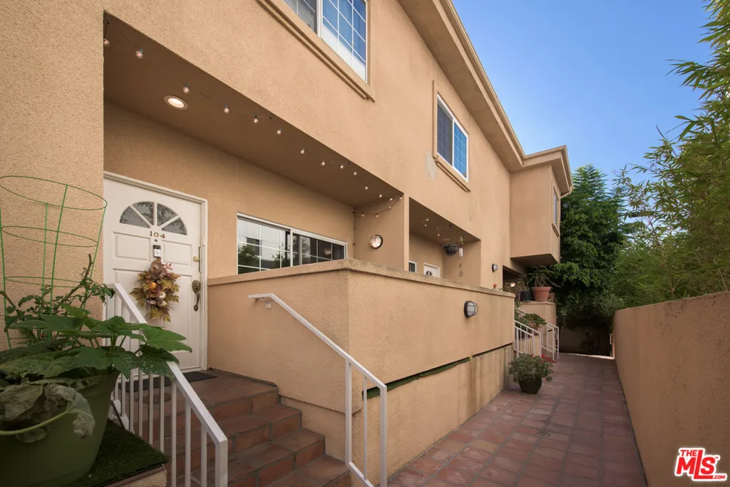5241 Vantage Avenue 104, Valley Village, California 91607 home-pic-13