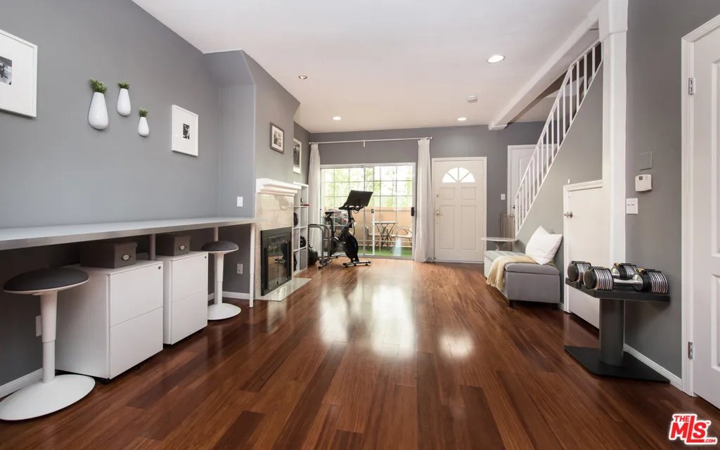 5241 Vantage Avenue 104, Valley Village, California 91607 home-pic-3
