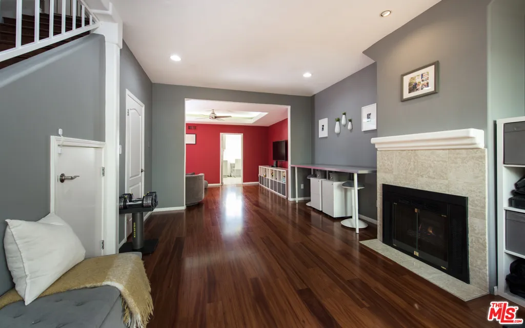 5241 Vantage Avenue 104, Valley Village, California 91607 home-pic-0