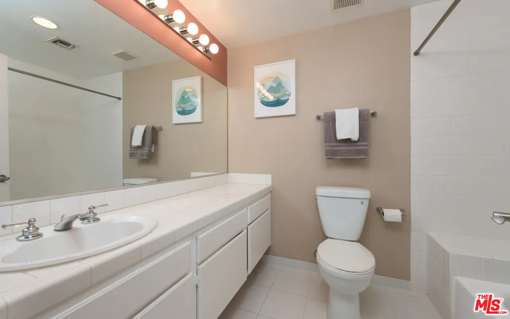 5241 Vantage Avenue 104, Valley Village, California 91607 home-pic-11