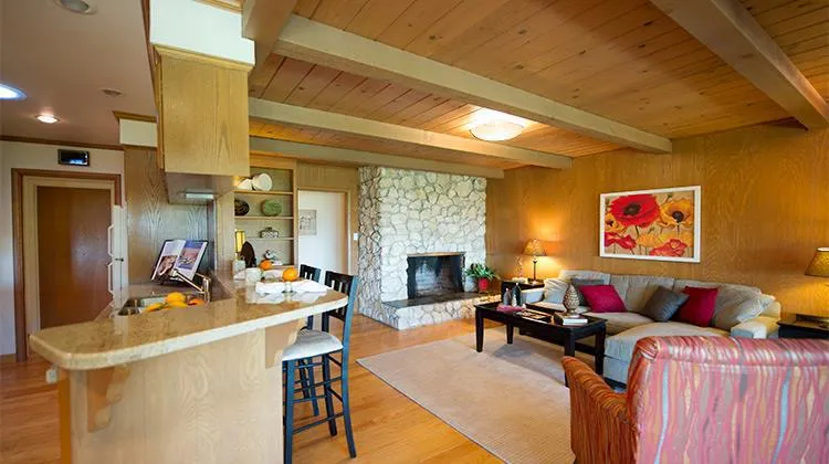 343 Moseley Road, Hillsborough, California 94010