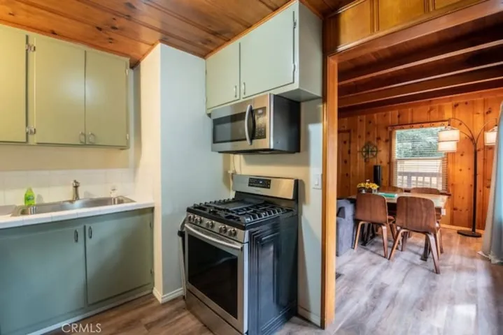 859 Fern Drive, Crestline, California 92325