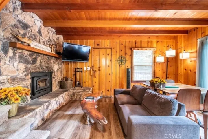 859 Fern Drive, Crestline, California 92325