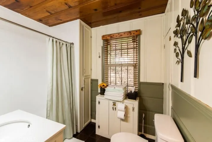 859 Fern Drive, Crestline, California 92325