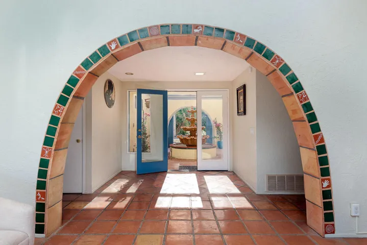 Indoor arch cb mls