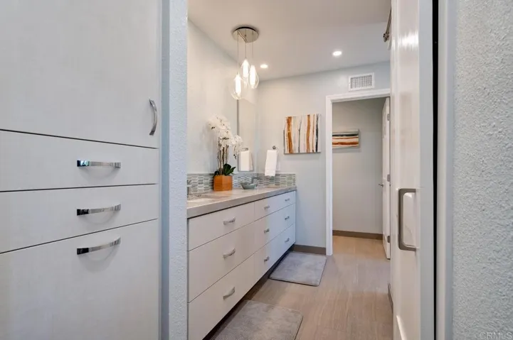 1950 Avenida La Posta Avenue, Encinitas, California 92024