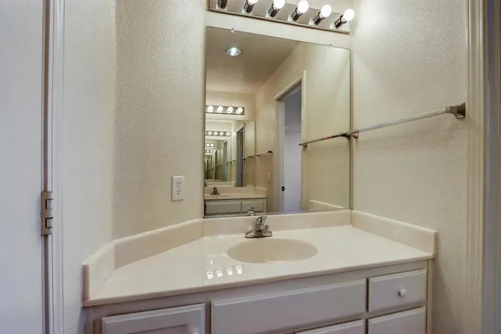 2144 Kingsbury Circle, Santa Clara, California 95054