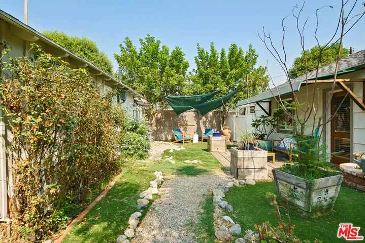 9764 Danube Avenue, North Hills, California 91343