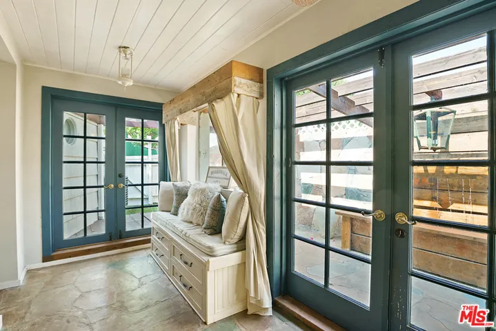 9764 Danube Avenue, North Hills, California 91343