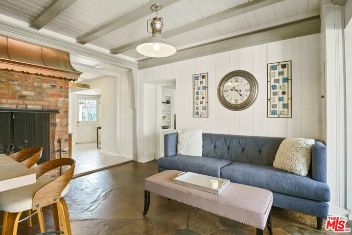 9764 Danube Avenue, North Hills, California 91343