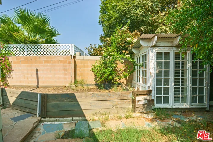 9764 Danube Avenue, North Hills, California 91343