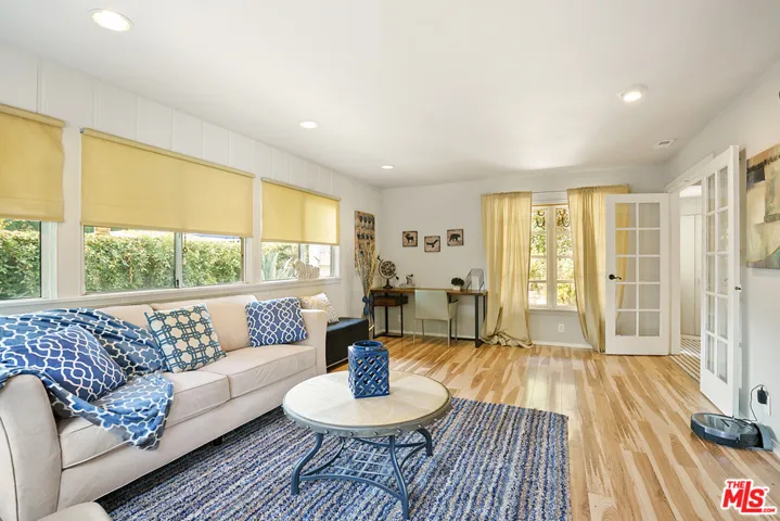 9764 Danube Avenue, North Hills, California 91343