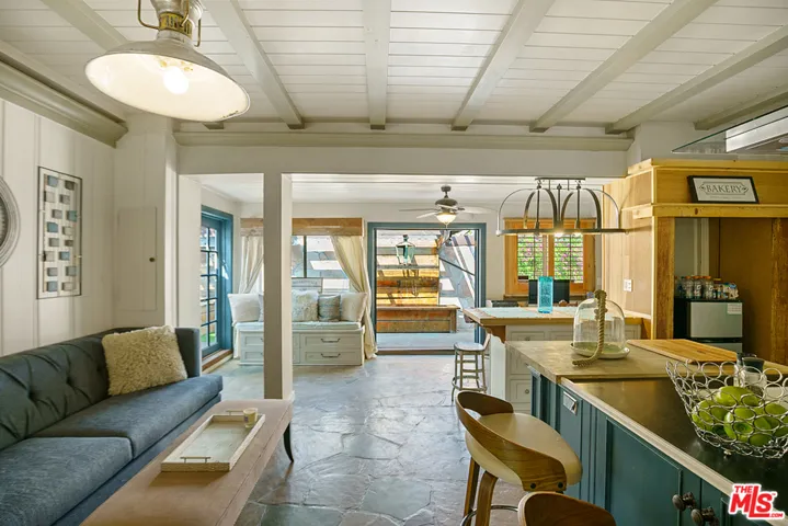 9764 Danube Avenue, North Hills, California 91343