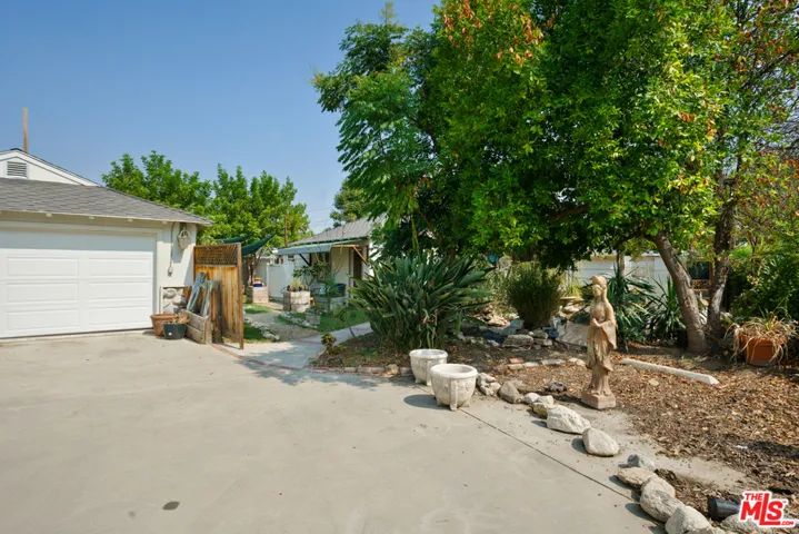 9764 Danube Avenue, North Hills, California 91343