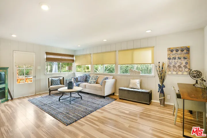 9764 Danube Avenue, North Hills, California 91343