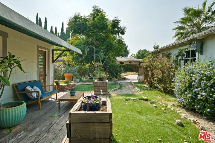 9764 Danube Avenue, North Hills, California 91343