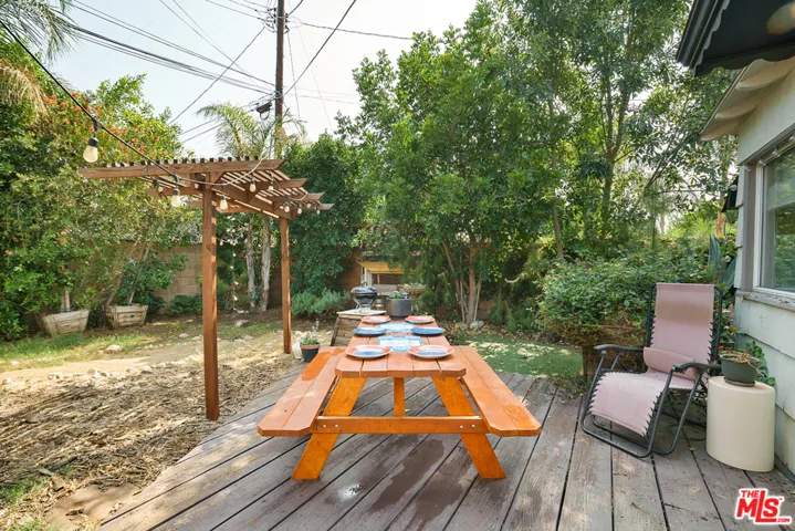 9764 Danube Avenue, North Hills, California 91343