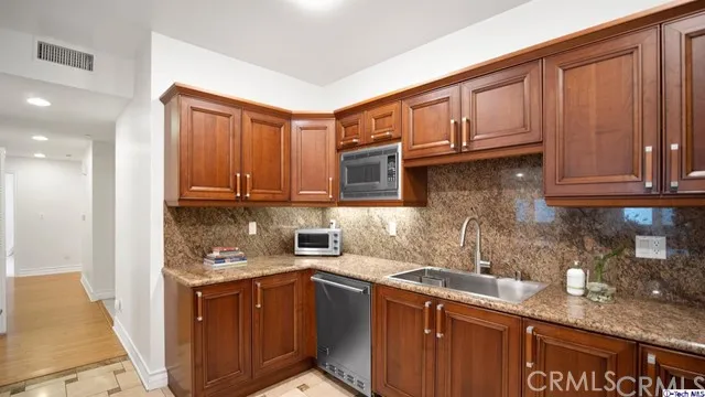 118 S Clark Drive 204, West Hollywood, California 90048