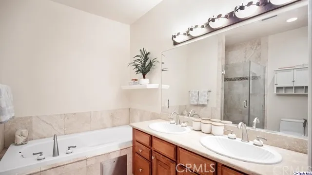 118 S Clark Drive 204, West Hollywood, California 90048