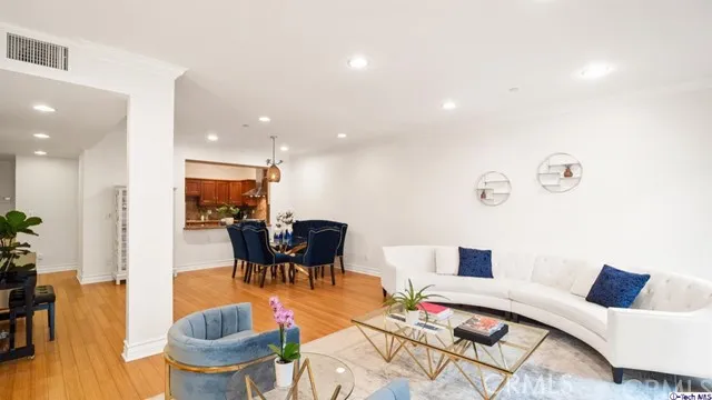 118 S Clark Drive 204, West Hollywood, California 90048
