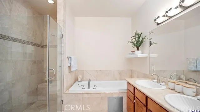 118 S Clark Drive 204, West Hollywood, California 90048