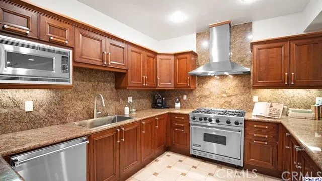 118 S Clark Drive 204, West Hollywood, California 90048