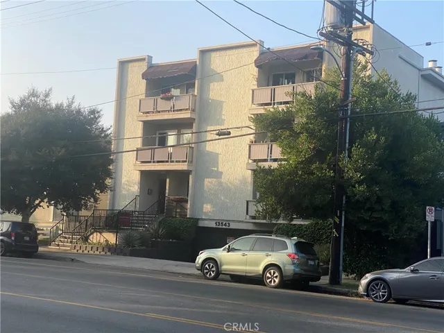 13543 Moorpark Street 1, Sherman Oaks, California 91423