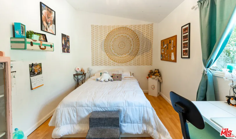  bedrooms!