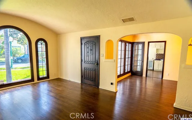 1155 N Howard Street, Glendale, California 91207
