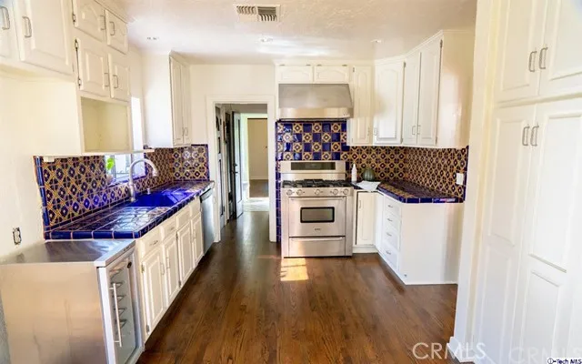 1155 N Howard Street, Glendale, California 91207