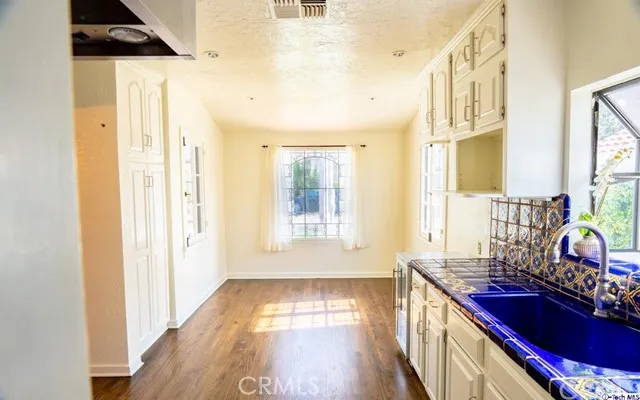 1155 N Howard Street, Glendale, California 91207