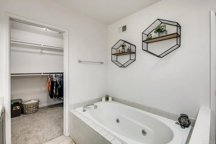 1852 Lisa Lane, El Cajon, California 92021