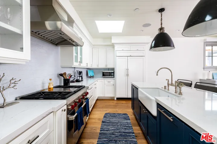 703 Bayview Drive, Manhattan Beach, California 90266