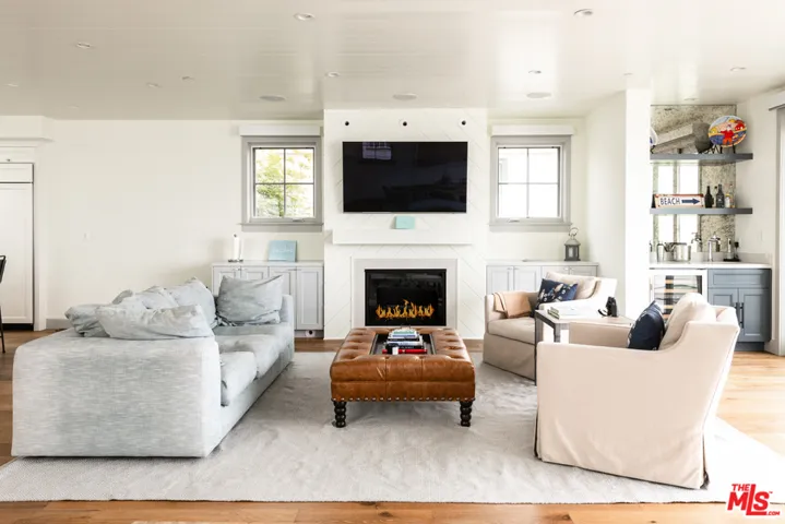 703 Bayview Drive, Manhattan Beach, California 90266