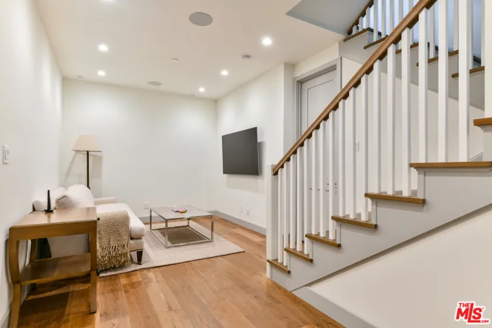 703 Bayview Drive, Manhattan Beach, California 90266