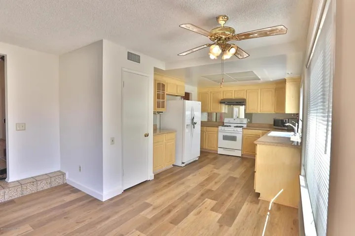 10 Kitchen2