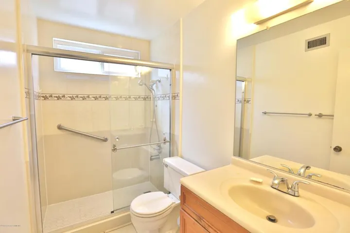 17 DownBath1