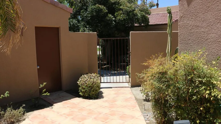 Gate