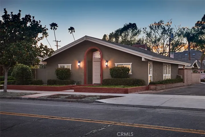 711 11th Street, Huntington Beach, California 92648
