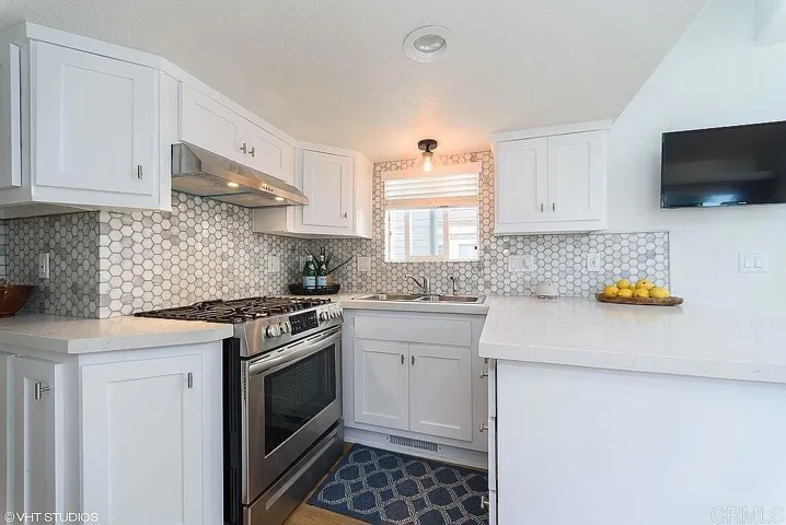 1549 N Vulcan 28, Encinitas, California 92024