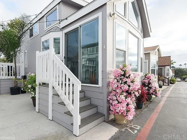 1549 N Vulcan 28, Encinitas, California 92024