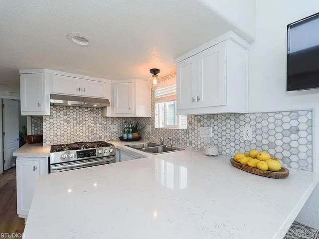 1549 N Vulcan 28, Encinitas, California 92024