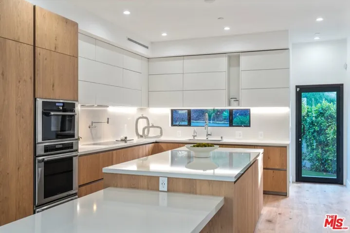 11207 Laurie Drive, Studio City, California 91604