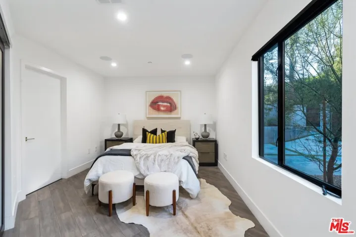 11207 Laurie Drive, Studio City, California 91604