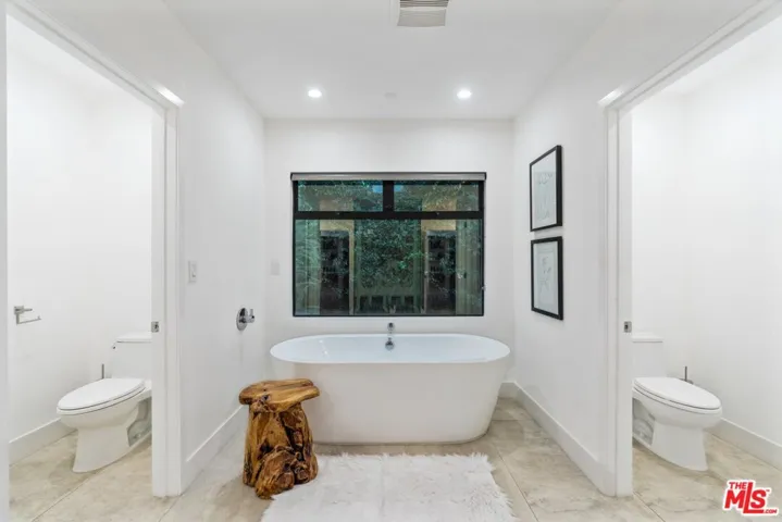11207 Laurie Drive, Studio City, California 91604